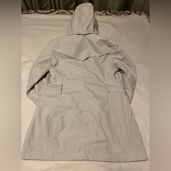 Suzy Shier Rain Coat 🧥 - Picture 14 of 15